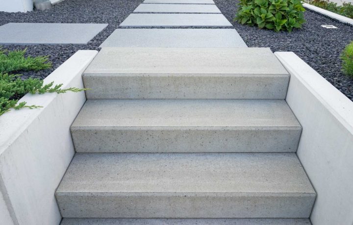 Top section of concrete staircase with smooth retaining walls